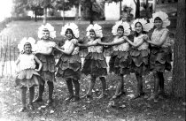 Apple Blossom 1925, Rainbow Float riders